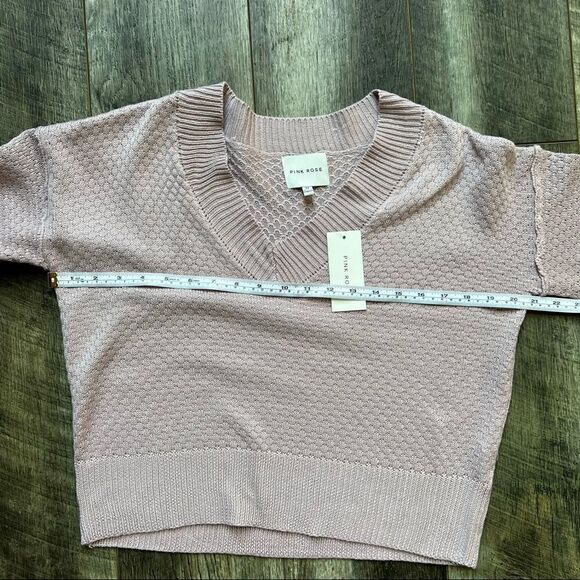 Pink Rose NWT Textured V-Neck Sweater Mauve Lavender Size Medium - Picture 6 of 9